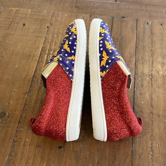 Monkey feet wonder woman slip on sneakers - Picture 6 of 11